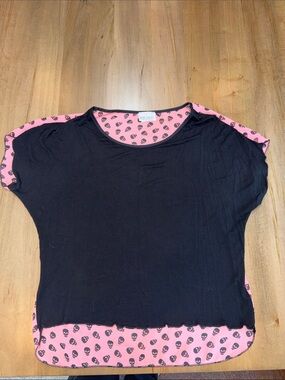 Girls' Black Short Sleeve Top with Pink Skull Hem